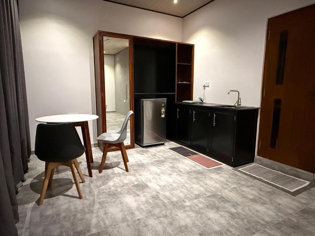 Wayside Loft Mirissa Room & Reach Service